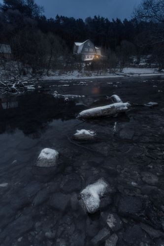 Одинокий дом