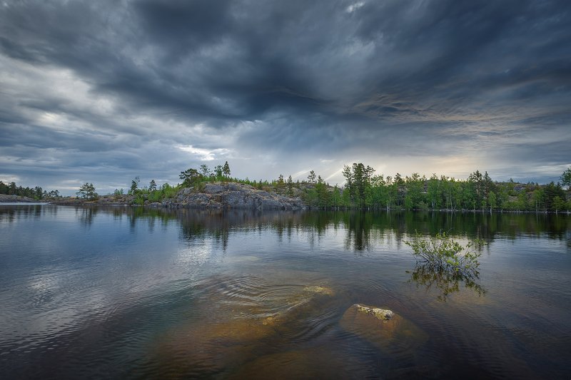 рассвет, ладога, лето, север, пейзаж, цвет, карелия, дождь. Раннее июльское утро в бухте Терву. Ладожское озеро. Республика Карелия. фото превью