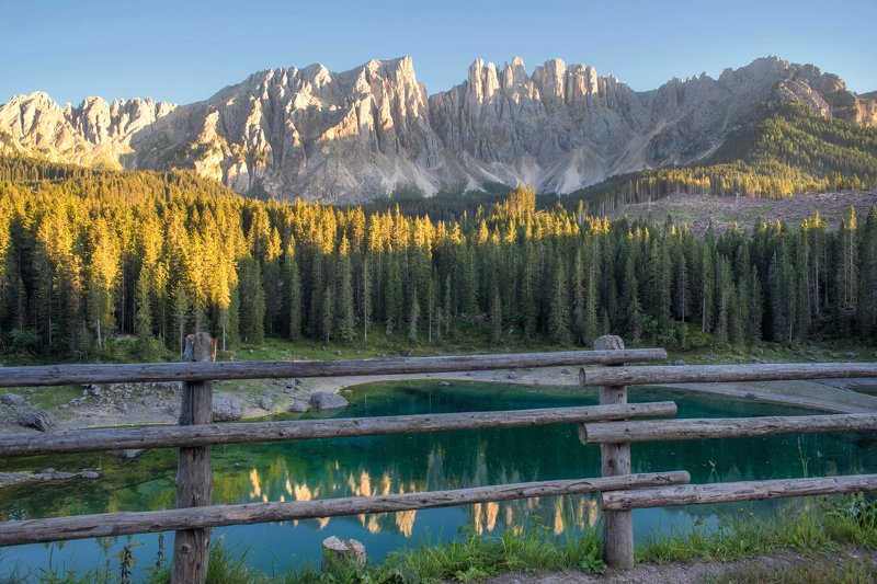 италия,доломиты вечер на озере Карецца фото превью