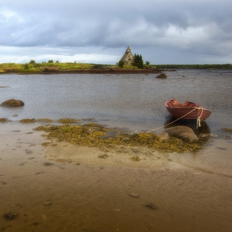 карелия,берег,лодочка,непогода. Прогулка под дождем. фото превью