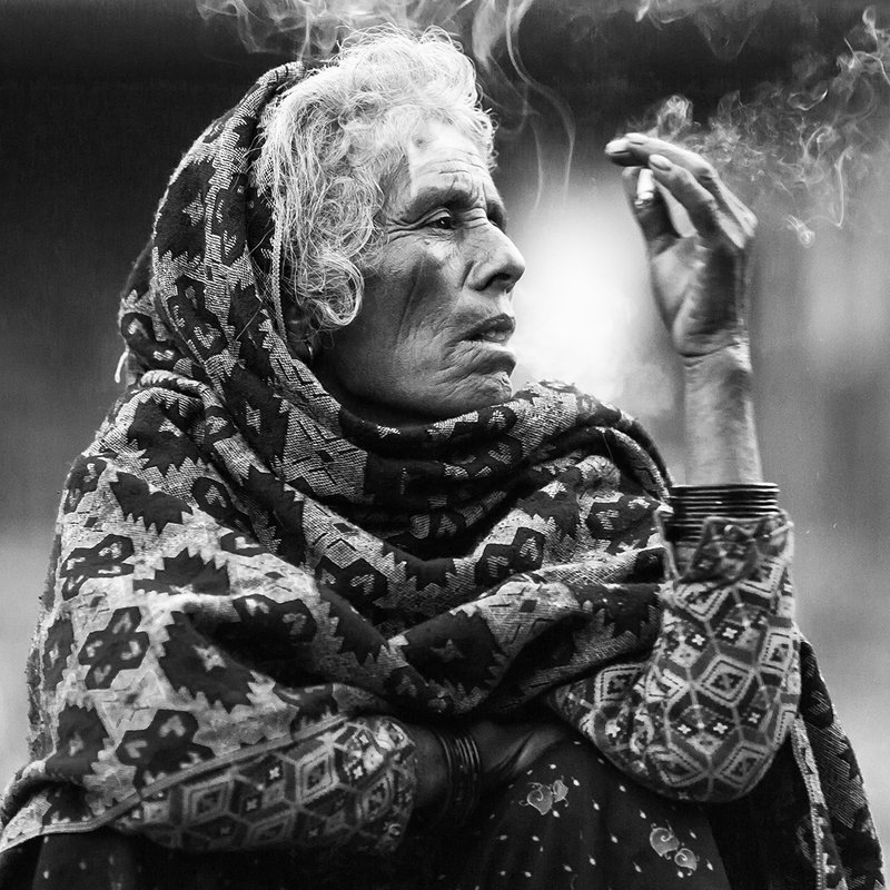 Торговка зеленью. Непал фото превью