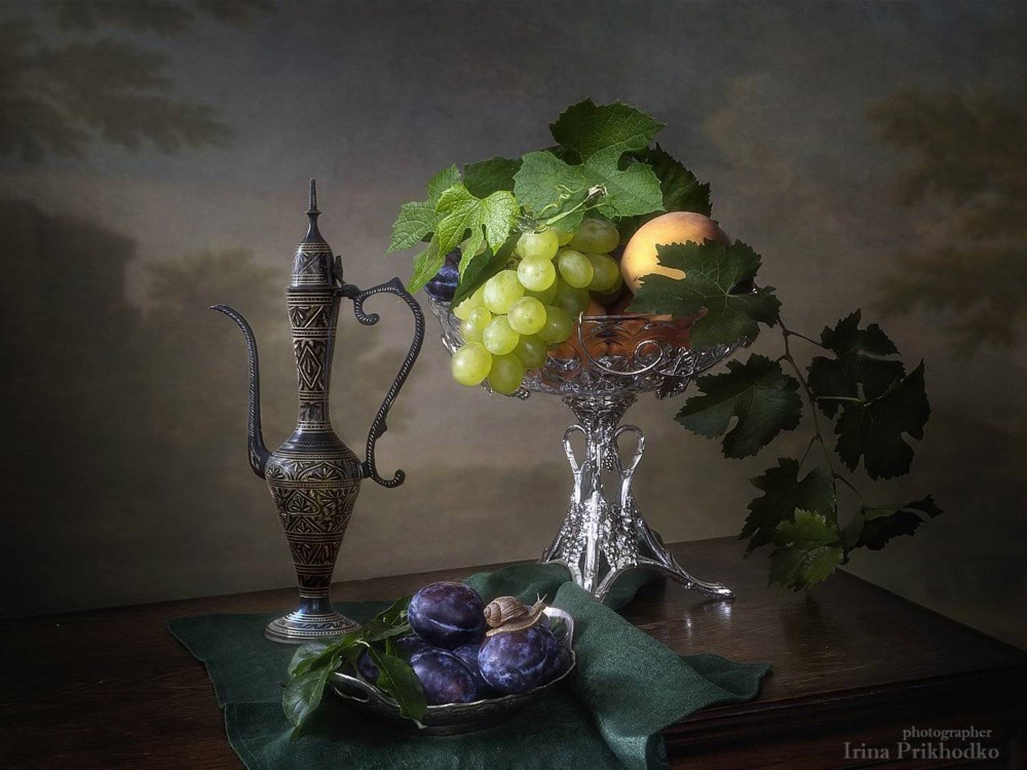 натюрморт, винтажный, художественное фото, восточный кувшин, фрукты, улитка, Ирина Приходько