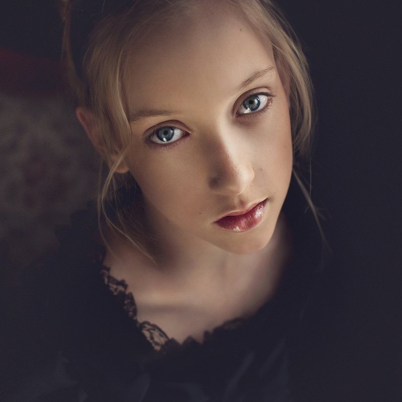 girl, portrait, child, natural light  фото превью