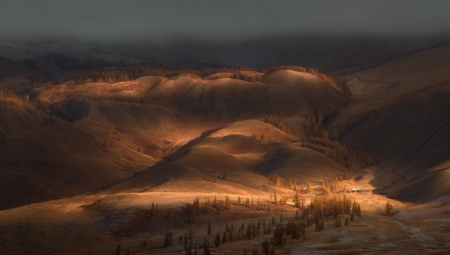 алтай, горы, курай, курайский хребет, облака, утро, свет, домик, холмы, Николай Степаненко