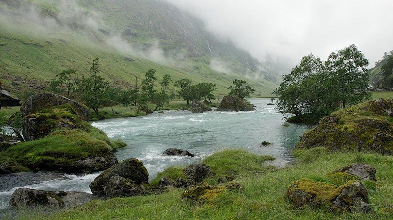 норвегия,июль,туман,облака,река,горы.  фото превью