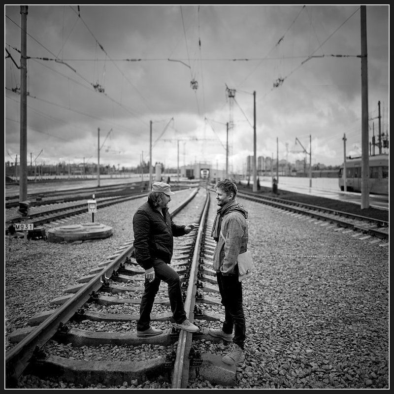 Один говорил что жизнь - это поезд, другой говорил - что перрон... фото превью