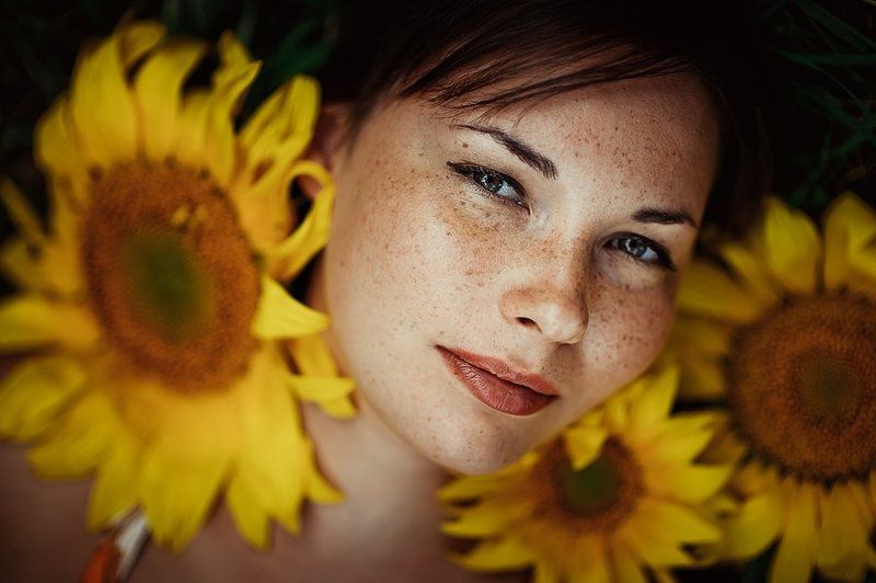 девушка, портрет, веснушки, подсолнухи, girl, portrait, freckles, sunflowers *** фото превью