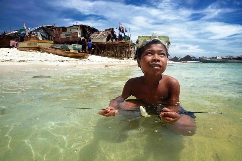 малайзия_остров, мабул_мальчик_ Счастье улыбнулось фото превью