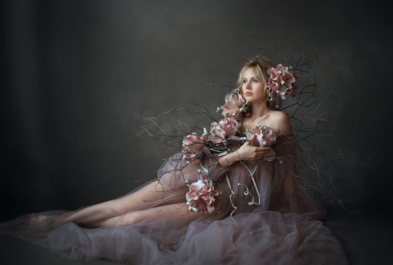 красиваяженщина ,портрет, одна , цветы, арт Nadin фото превью