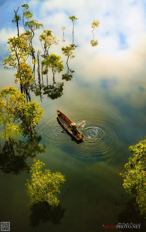 quanphoto, landscape, nature, morning, lake, fishing, boat, fisherman, trees, reflections, plateau, highland, vietnam Morning Lake фото превью