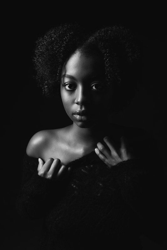 Ominous фото превью