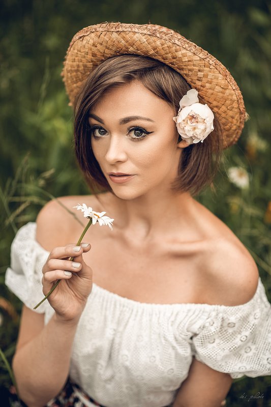 woman girl female portrait retro vintage summer Flower фото превью