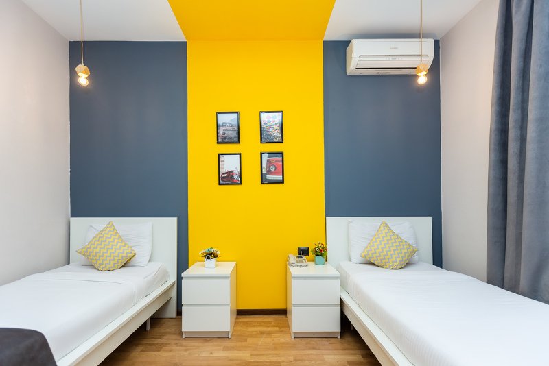 Yellow and Gray фото превью