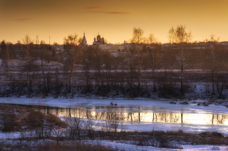река, природа, православие, подмосковье, пейзаж, монастырь, можайск В сумерках заката фото превью