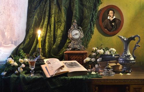 ...прижать к груди заветный томик...