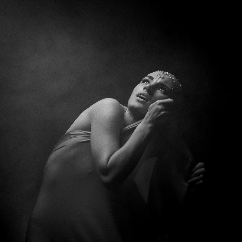 alexandrucrisan apparition black body caravaggio chiaroscuro contemporary crisan dark darkness dream dreams fineart ghost gods head light lost memento memories nude photography realm religious shadow shadows spirit square stories veil woman Never look back фото превью