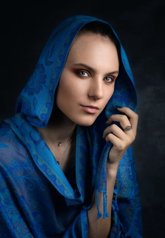 Девушка в платке фото превью