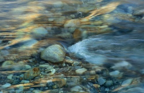 Вода горной реки