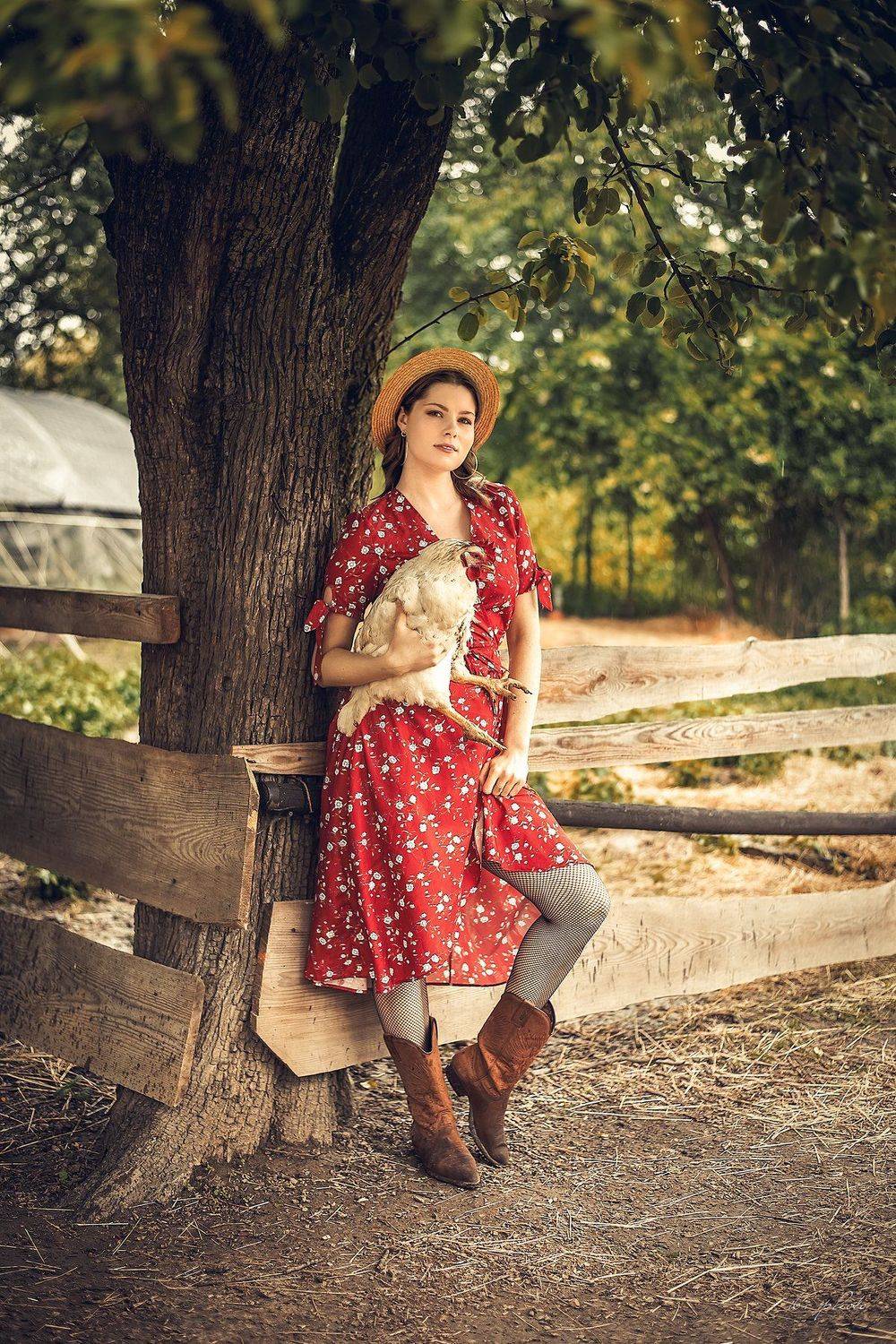 portrait woman girl farm village retro, Izabela Bilinska