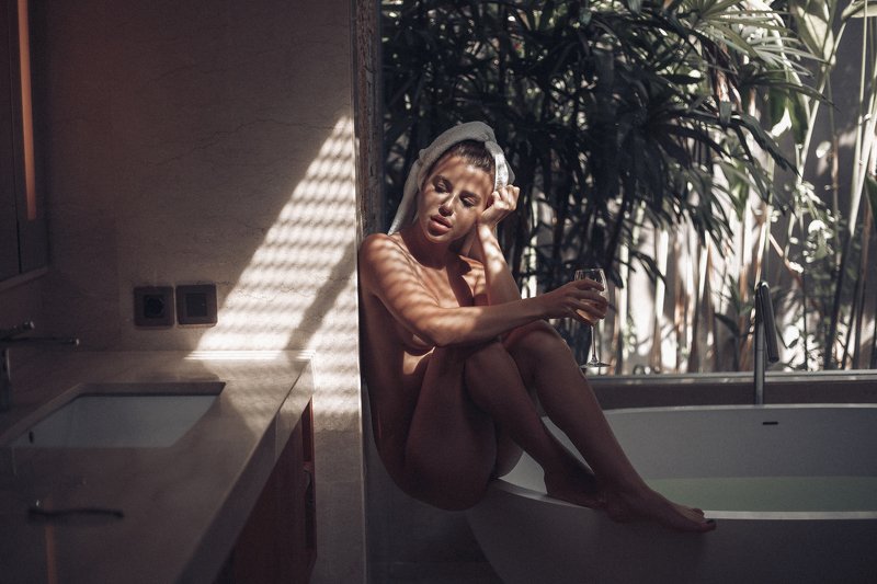 Загрустила  фото превью