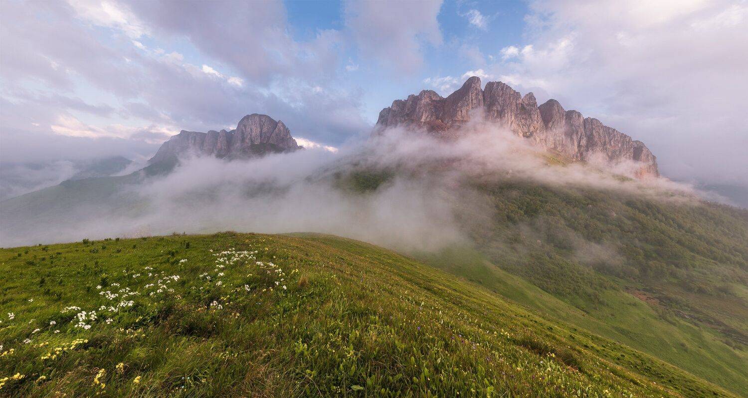 западный кавказ, передовой хребет, ачешбок, перевал,чёртовы ворота, вечер,лето., Николай Мысливцев