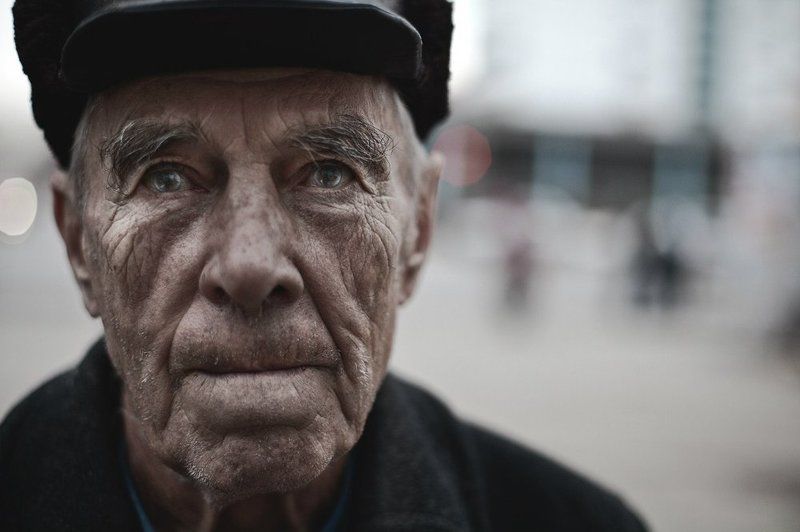 Продавец книг фото превью