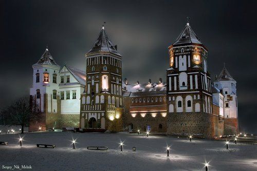 зимний Мирский замок
