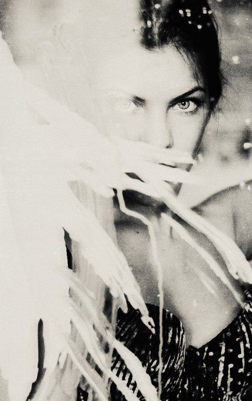 портрет, ч/б, девушка, краска, молоко Milk фото превью