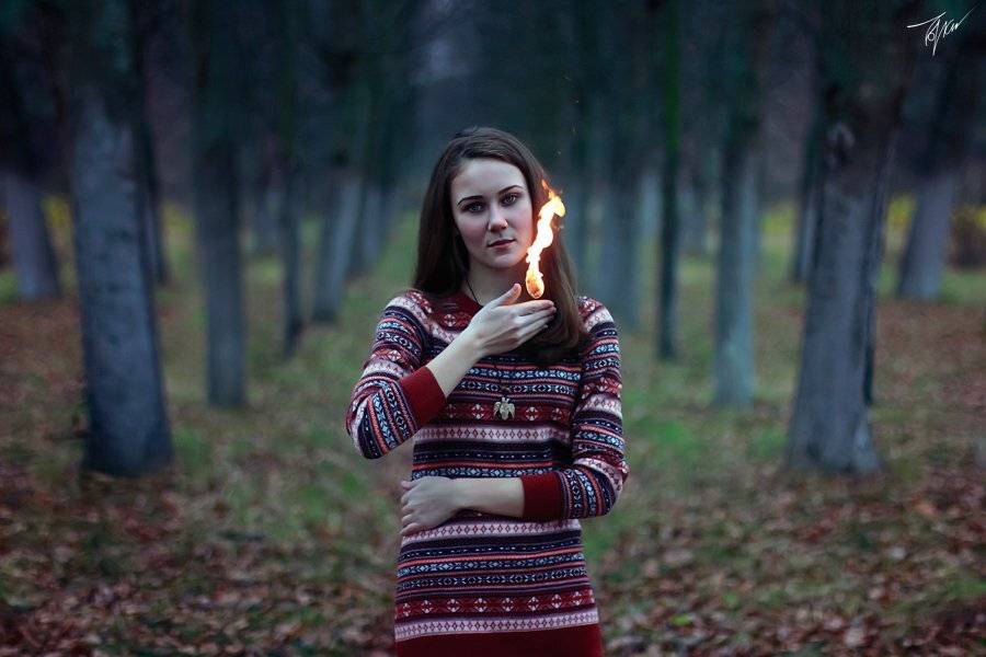 fire, carrier, girl, trees, wood, forrest, coat, девушка, огонь, лес, осень, autumn, магия, magic, Толоконников Максим
