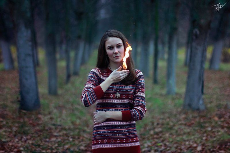 fire, carrier, girl, trees, wood, forrest, coat, девушка, огонь, лес, осень, autumn, магия, magic Fire carrier... фото превью