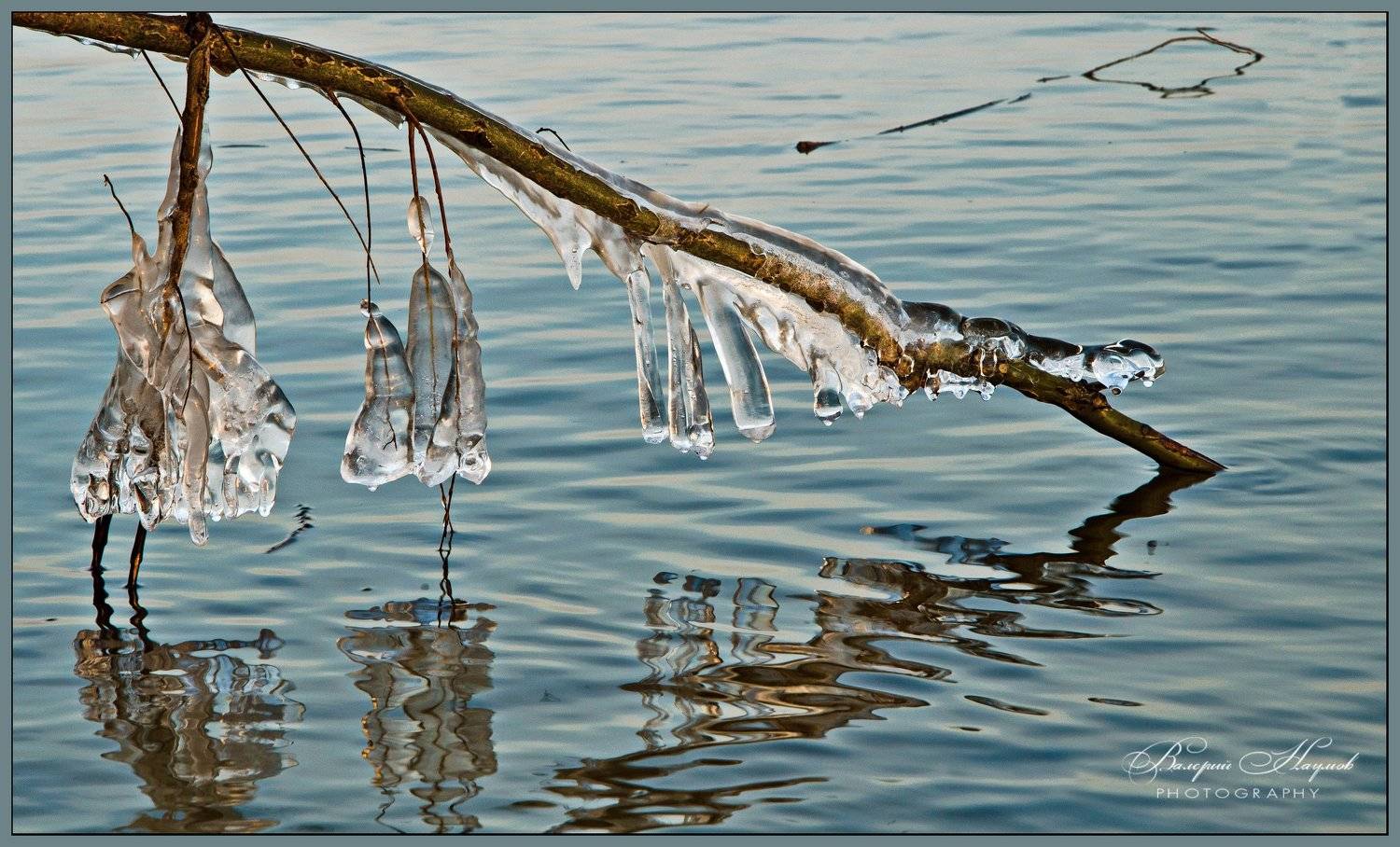 зима, оттепель, сосульки, отражения, Валерий Наумов