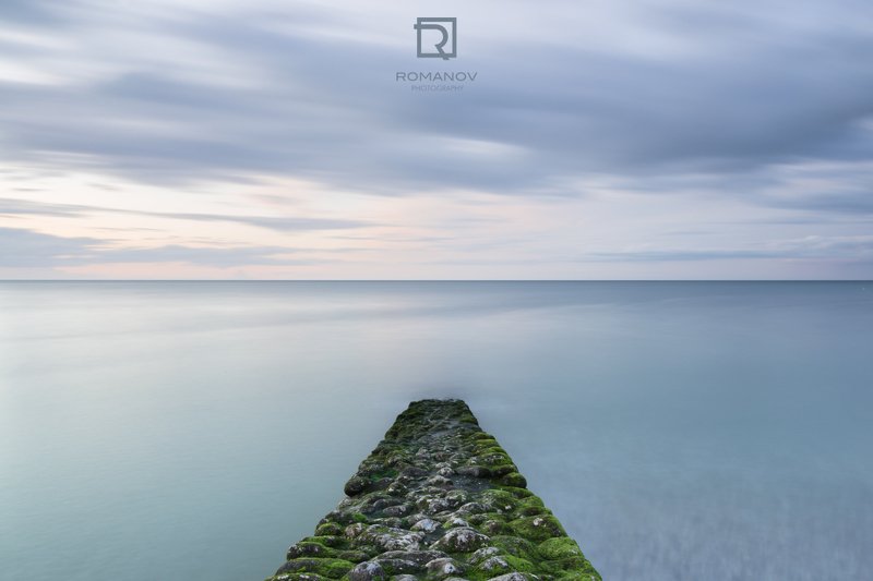 Природа, Море, Небо, Облака, Голубой, Вода, Пейзаж, Берег, Скалы, Лето, Пляж, Горизонт над водой, Облачный пейзаж, Морской пейзаж, Закат, Горизонт, Спокойствие, Франция, Этрета, Моне, длиннаявыдержка The most peculiar Etretat – Самая странная Этрета фото превью