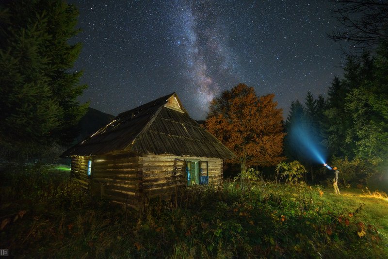 горы,карпаты,мармарош,мармаросы,млечный путь,звезды,ночь,трава,цветы,камни,колыба,хатка,елки,деревья Там в тишине ночи фото превью
