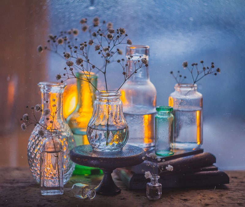 цветы, натюрморт, боке, прозрачный, брызги, вода, закат, солнце, бутылки, банки, стекло, красивый, зима, still life Стекольный фото превью