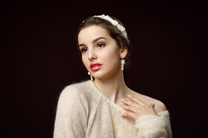 девушка взгляд портрет студия Lyubov фото превью
