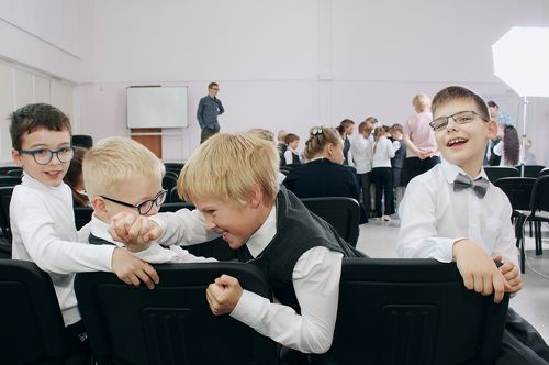 В школе