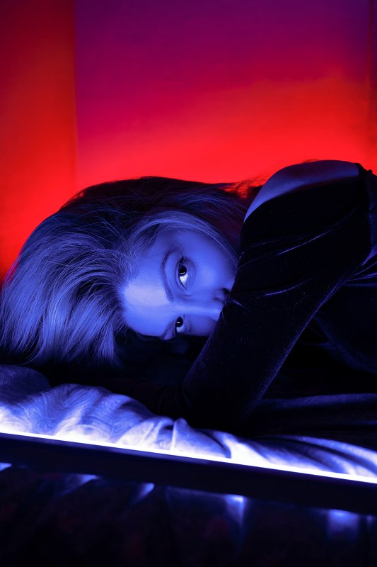 sexy,girl,woman,beauty,cute,light,night,red,seminude,potrait,underwear,female,vivid,a9,sony,led,blue color фото превью