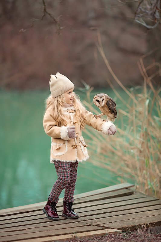 фотограф, зеркальный фотоаппарат canon mark iii, фотопрогулка, девочка, сова, зима, осень, детский фотограф, счастье, радость, дети на фото, детская фотография, любовь, восторг Совушка фото превью