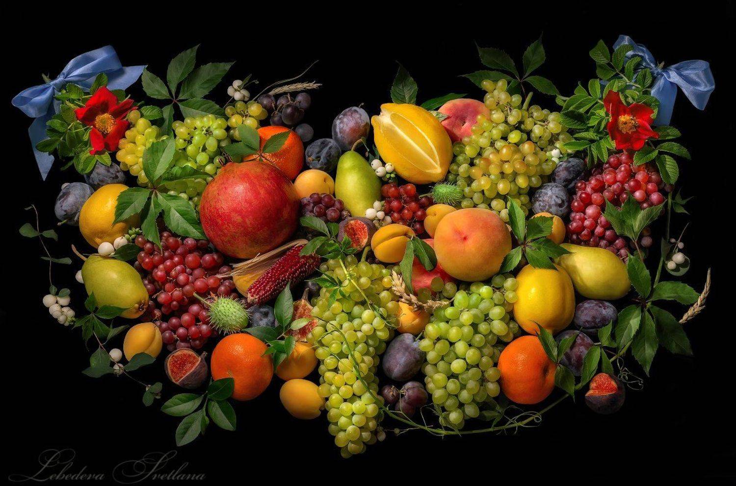 фрукты,натюрморт,виноград,персики,гранат,цветы, Светлана Л.