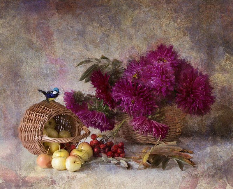 натюрморт, цветы, астры, яблоки, корзина, синичка Краски осени фото превью