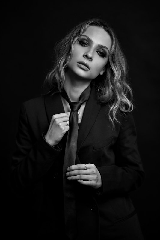 С характером  фото превью