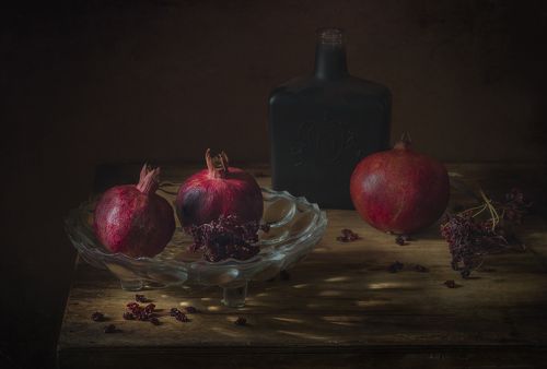 Натюрморт с гранатами