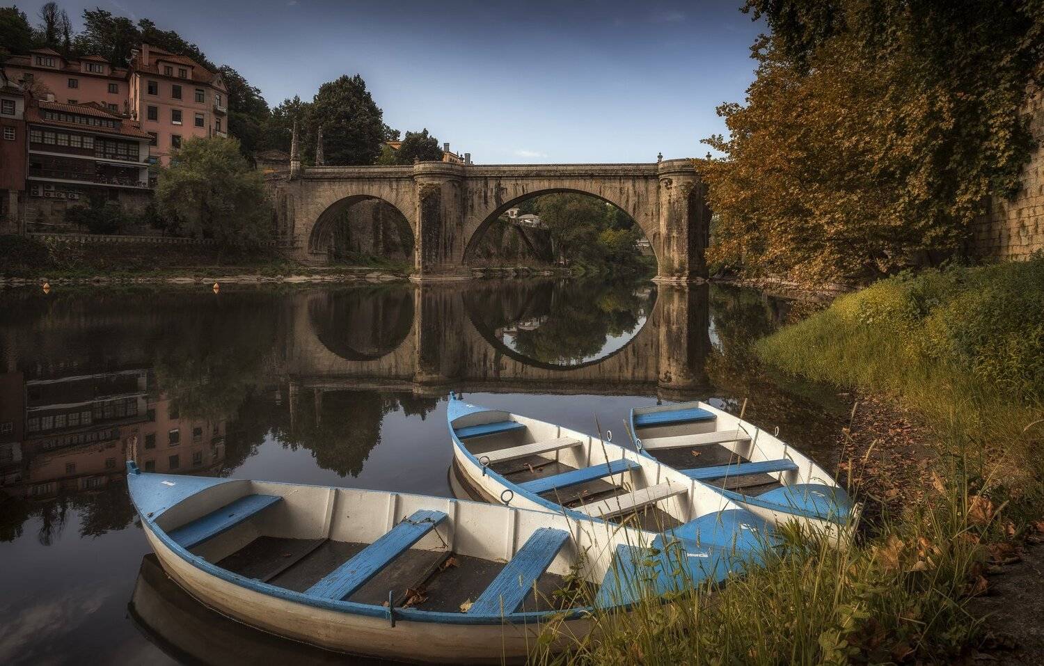 лодки, мост, город, река, Александр Безмолитвенный