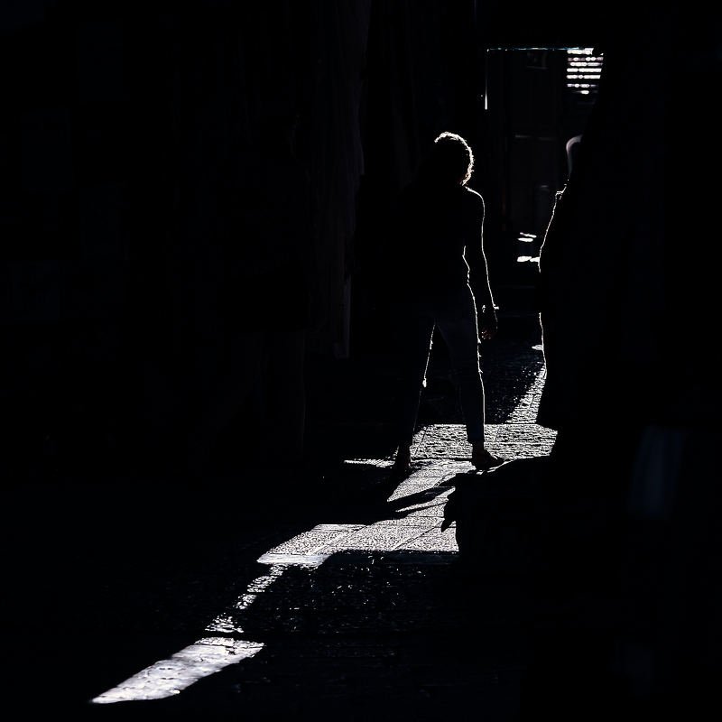 иерусалим, израиль, стрит, улица, тень, свет, женщина Навстречу фото превью