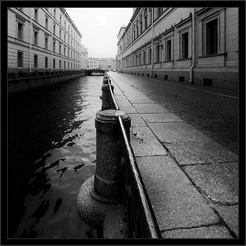 Черно-белая геометрия Петербурга