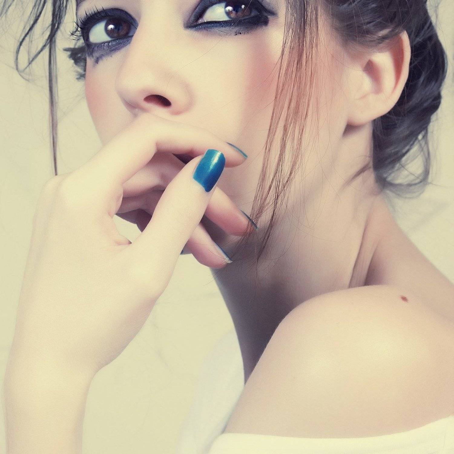 eyes, portrait, girl, woman, makeup, hands, Fabrizia Milia
