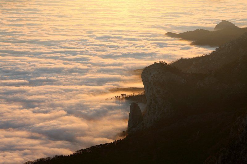 крым, вид с ай-петринской яйлы на запад. На закате фото превью