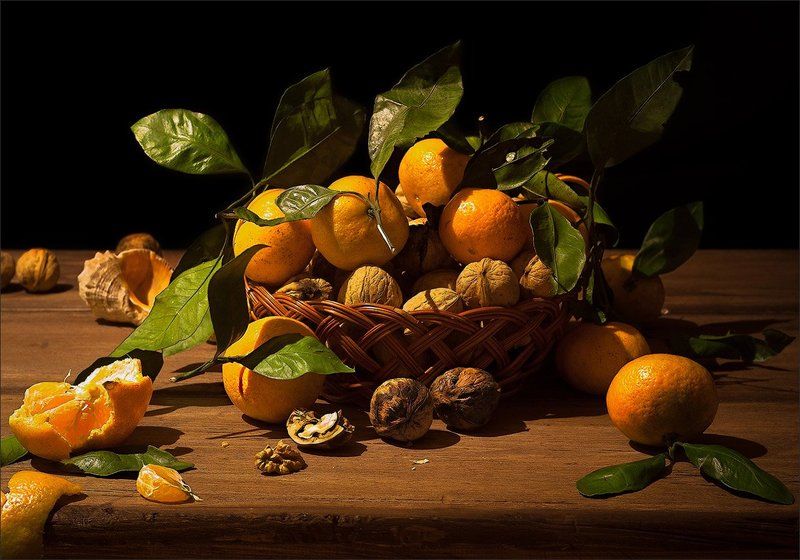 Мандарины и грецкий орех фото превью