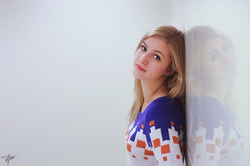 taya, тая, девушка, girl, wall, coat, white, свитер, стена, белая, autumn, осень Taya фото превью