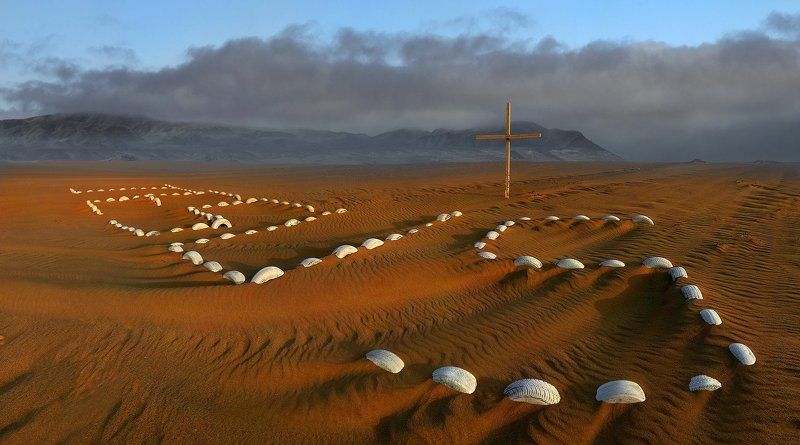 Хи Из Каминг! фото превью